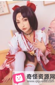 神樂坂真冬女神级Cosplayer，白色丝袜蝴蝶结鹿角，精彩表演令宅男们惊艳！