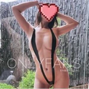 OnlyFans网红谭晓彤8月私拍：学生装2，洋棍子烧货，1V358M