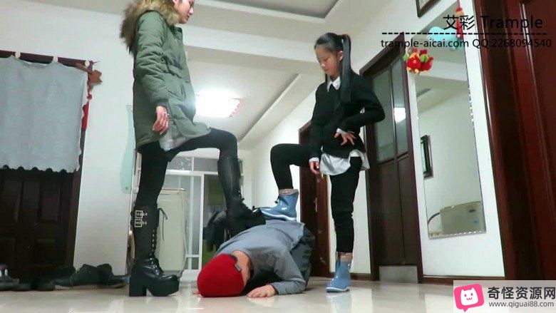 女主暴打抢劫犯，踢裆羞辱殴打，视频11分钟，清晰度1280*720MP4格式解压密码