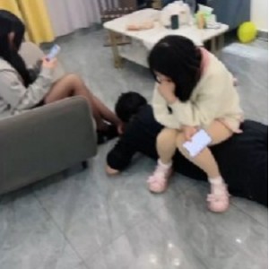 天津女仆店双素人妹子女仆踩狗全体重踩踏骑马视频bf26470544*96062分钟