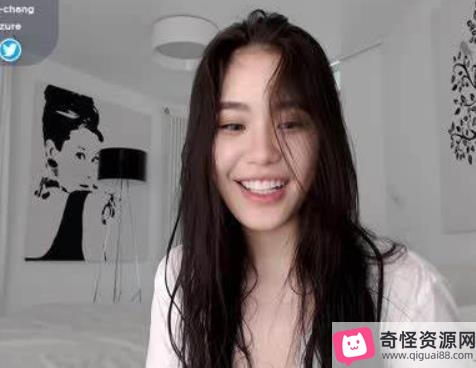 东南亚主播Li_Chang：OnlyFans美女浮力姬，清纯欧美风格，高人气美女闺蜜双倍享受