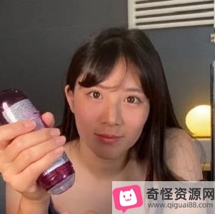 OnlyFans网红妹子obokozu的4V视频，喜欢玩的白人和亚洲女孩，1.9G